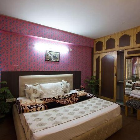 Utsav Hotell Manāli Exteriör bild