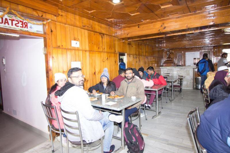 Utsav Hotell Manāli Exteriör bild