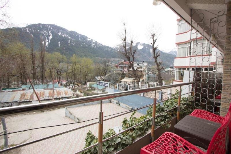 Utsav Hotell Manāli Exteriör bild